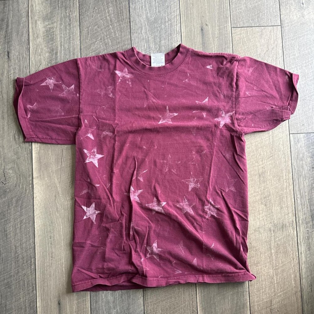 Shaka Men's Burgundy and Red T-shirt